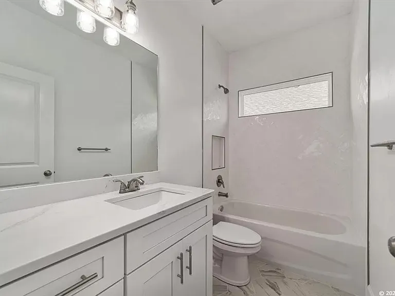 1394 SW 68th Ter — Photo 18