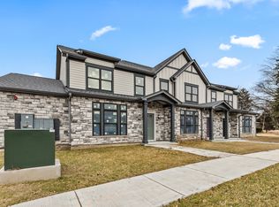 27W280 Bauer Rd, Naperville, IL 60563