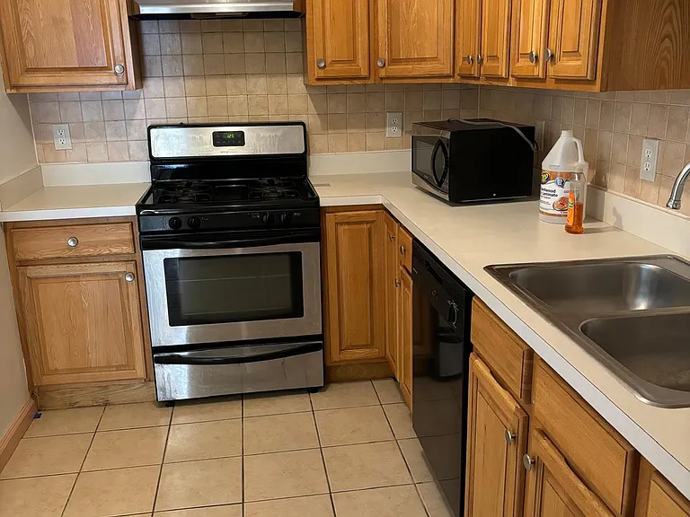 35 Logan Ave #1 — Photo 12