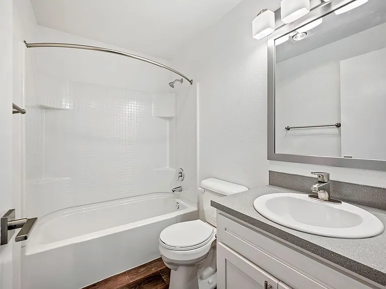 LSLV Lakeshore Lakeview — Photo 37