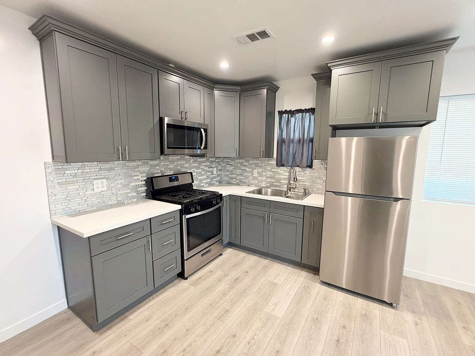 1 bed, 450 sqft, $1,700 — Photo 3