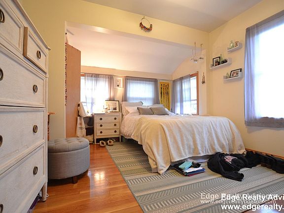 5th image of 36 Elmira St #1