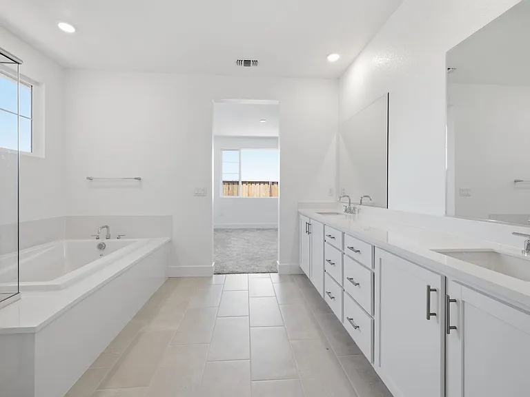 2681 Dashwood St — Photo 31