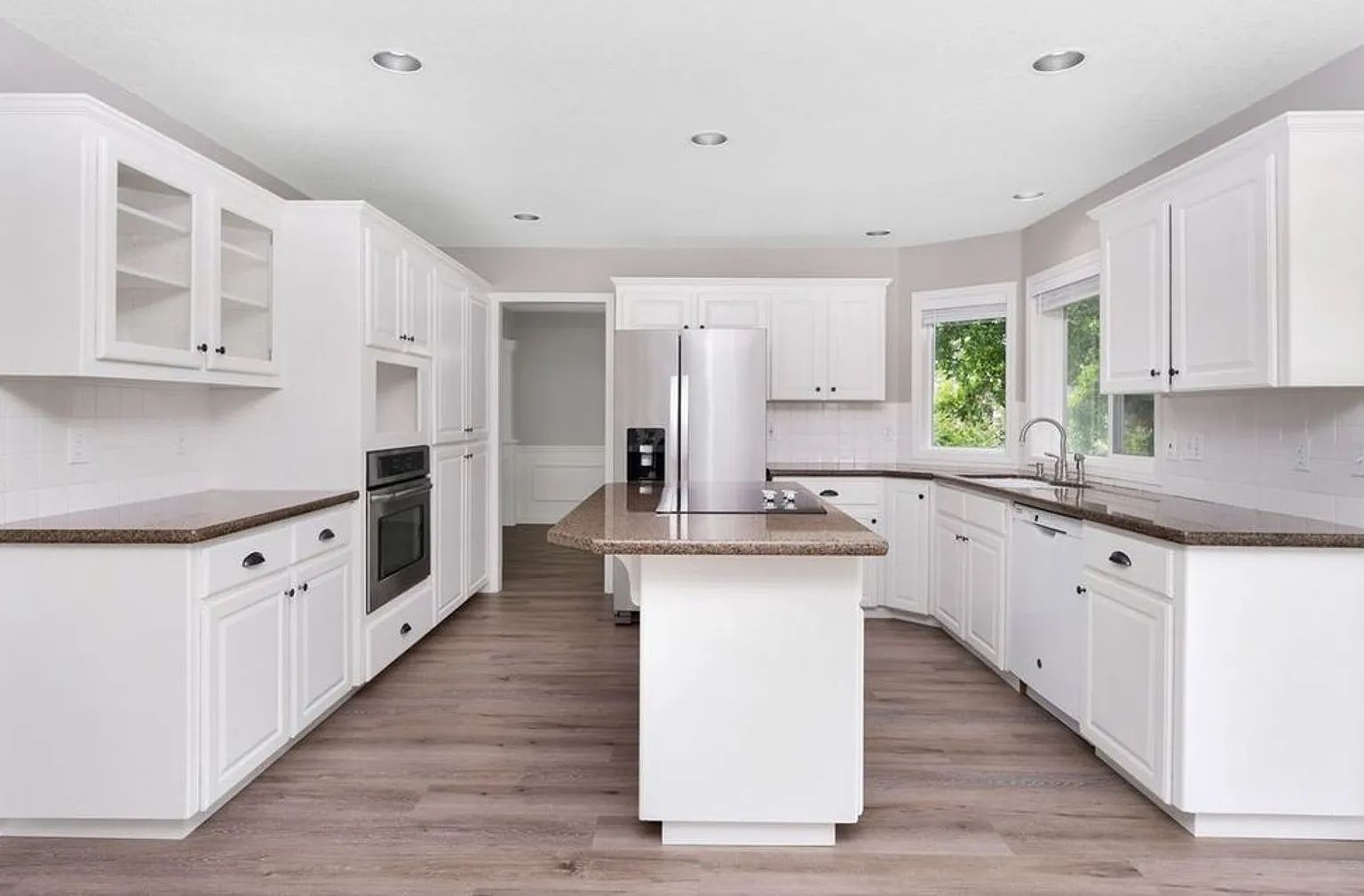 Stunning 4 bedroom, 2.5 bathroom home!! Must See!! — Photo 1