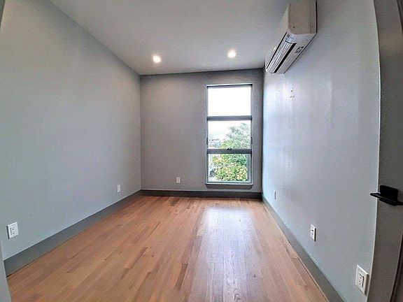 4th image of 2813 Tilden Ave