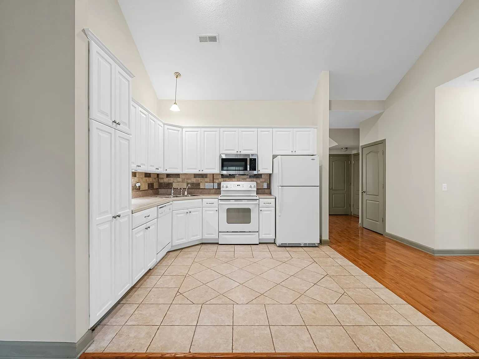 2 bed, 1840 sqft, $1,650 — Photo 4