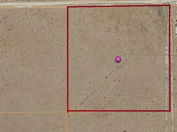 205th St W, Rosamond, CA 93560