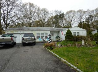 12 Northridge Dr, Coram, NY 11727