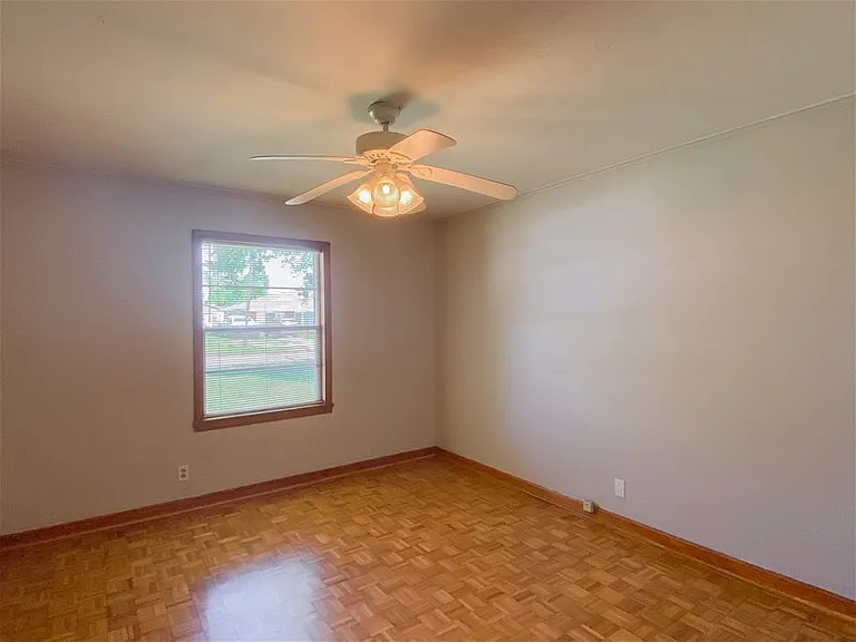 232 Arlington Dr — Photo 4