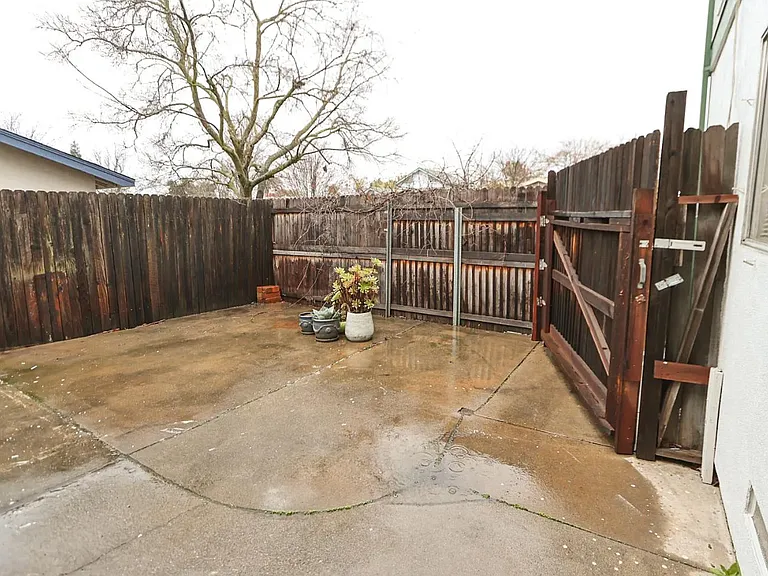 1460 Hickory St — Photo 24