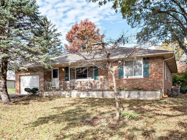 16 Linden Dr, Shiloh, IL 62221