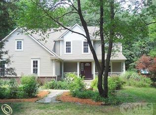 6473 Stillwater Dr, Chelsea, MI 48118