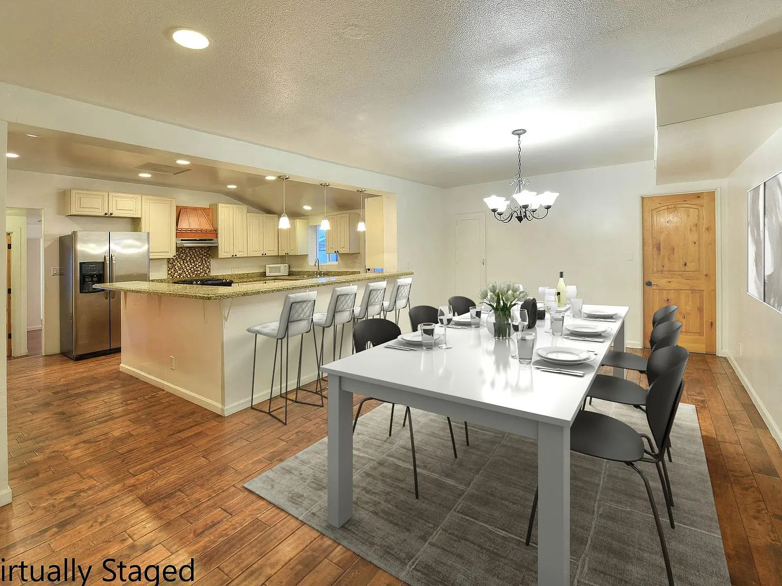 6 bed, 3130 sqft, $3,600 — Photo 2