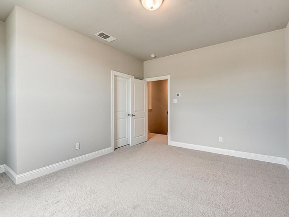 4th image of 6524 Iron Horse Blvd