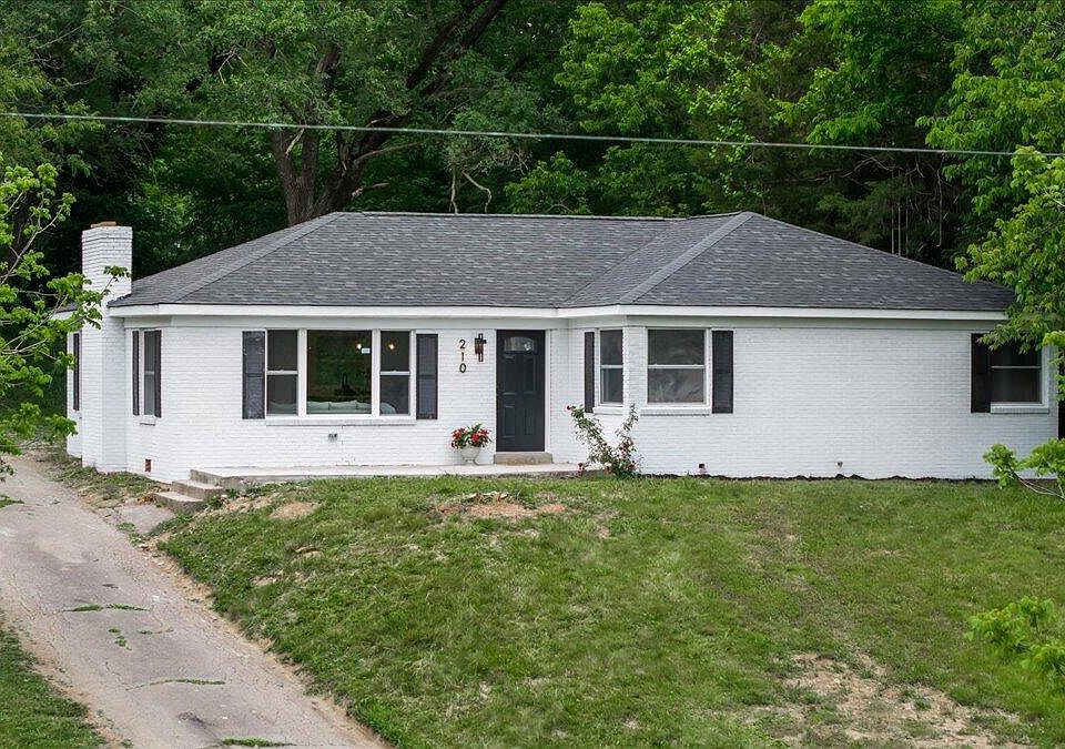 1st image of 210 Helm St