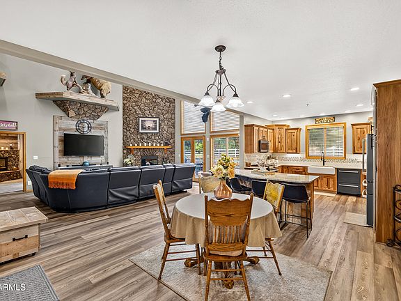 3rd image of 2705 W Creighton Drive
