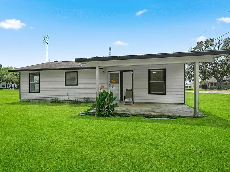 1017 Lions Park Dr — Photo 22