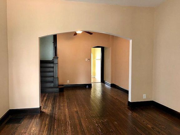 4th image of 1558 Ringgold Ave