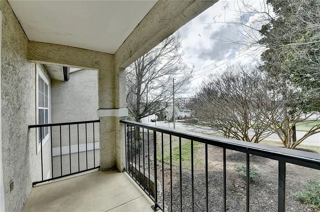 2 bed, 2.0 bath, 981 sqft, $1,899 — Photo 4