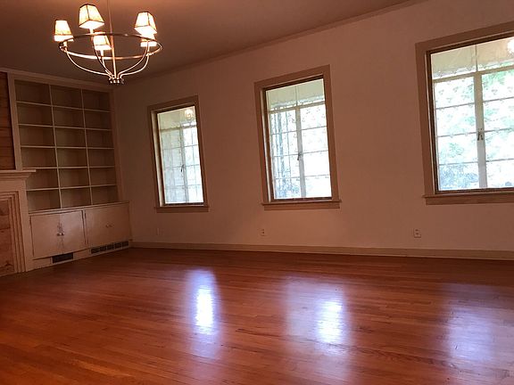2nd image of 622 N Bradley Ave