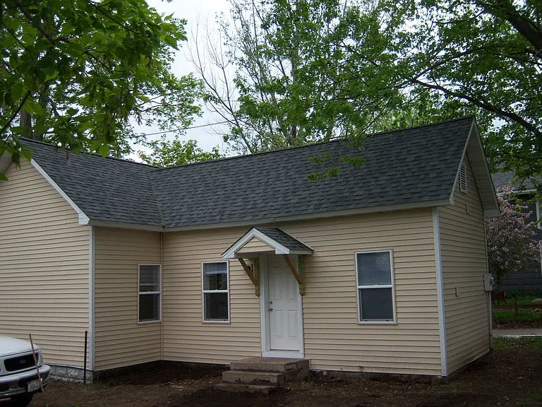 110 Niagara St — Photo 5