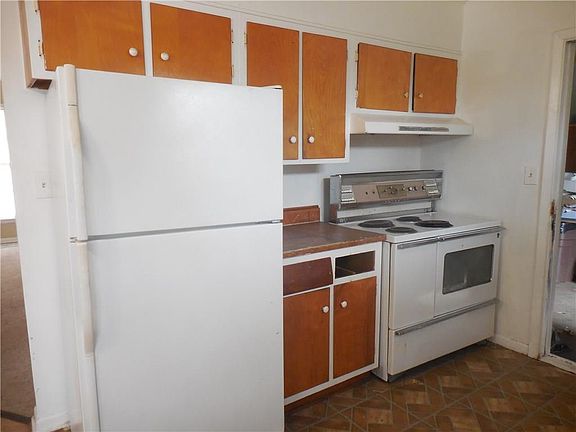 4th image of 2641 Lakeside Dr