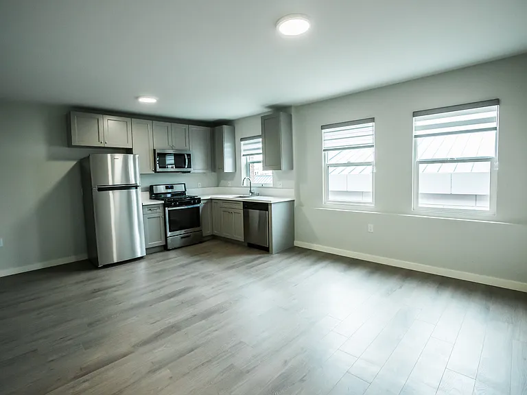 Grand View Apartments — Photo 25