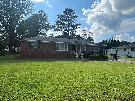 3rd image of 132 Fairlane Dr