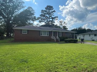 132 Fairlane Dr, Trussville, AL 35173