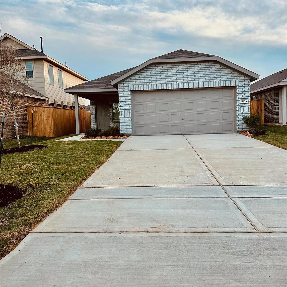 3 bed, 2.0 bath, 1461 sqft, $1,900 — Photo 2