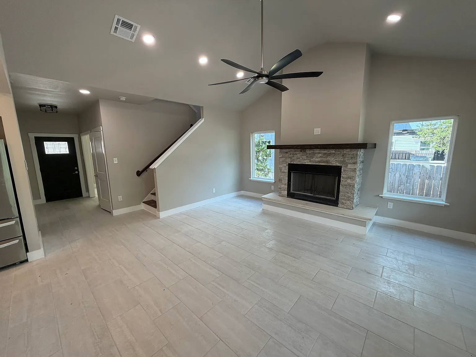 3 bed, 2.5 bath, 1942 sqft, $2,800 — Photo 4