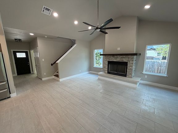 4th image of 8 Honeysuckle Ln