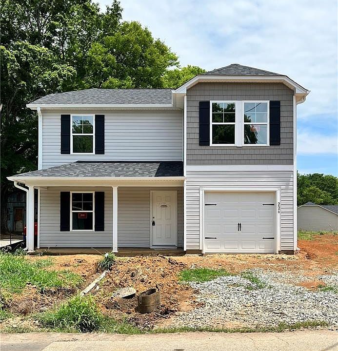 1st image of 226 E Hemstead St