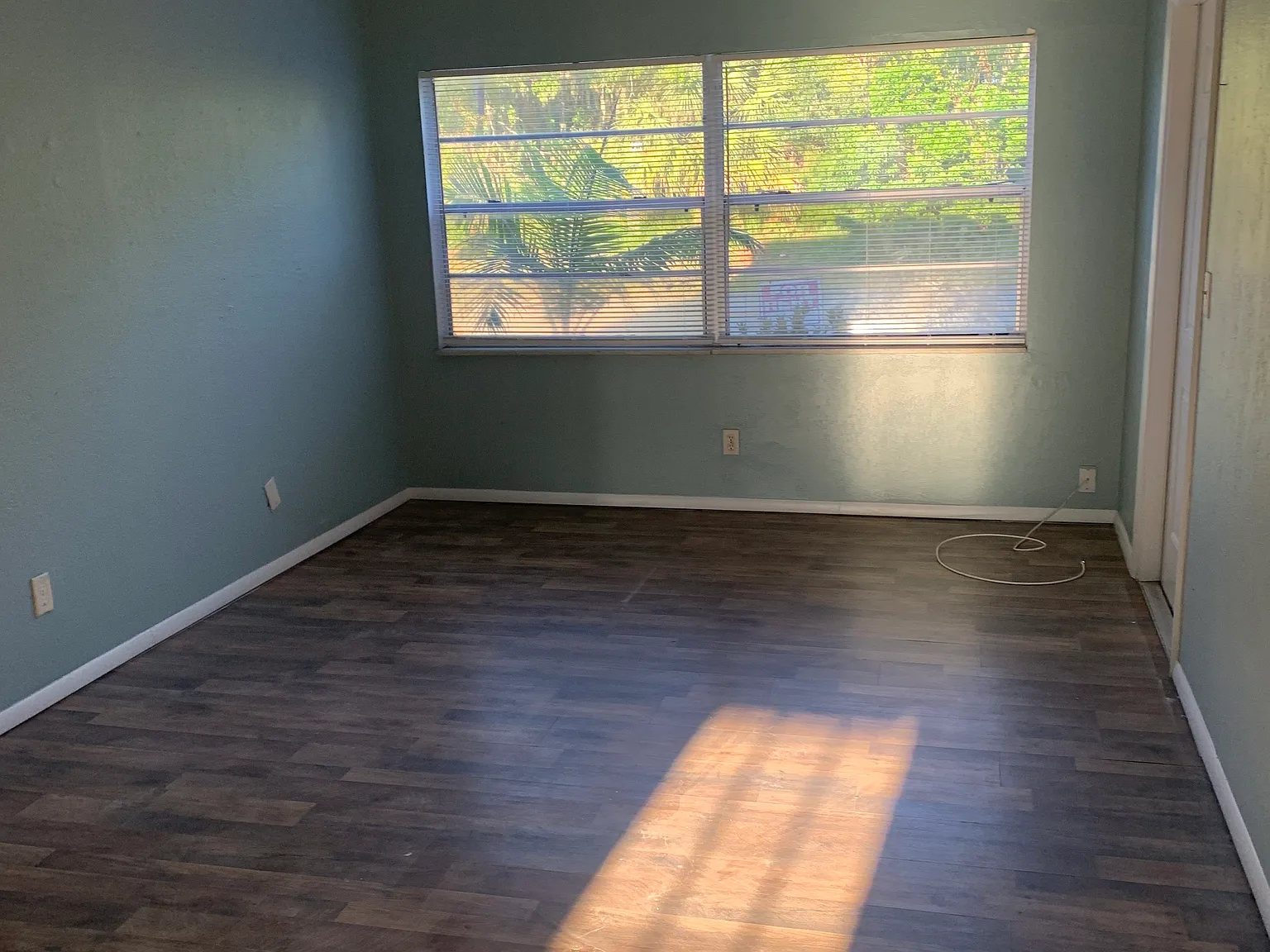 656 Williamsburg Dr — Photo 2