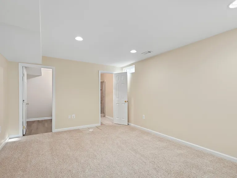 10205 Waterford Dr — Photo 6