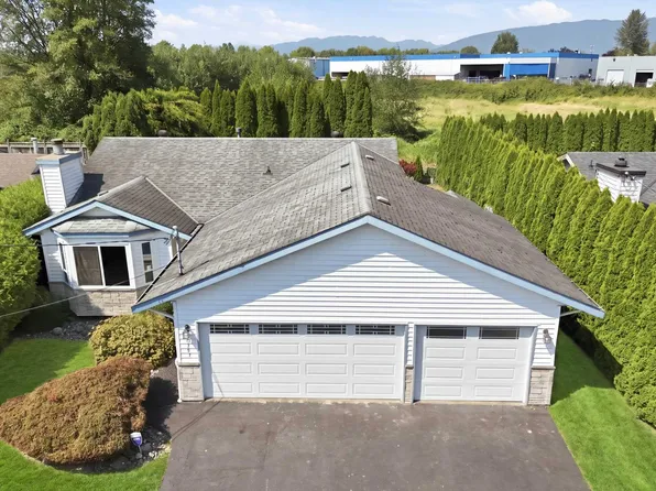 20161 Ospring St, Maple Ridge, BC V2X 9C2