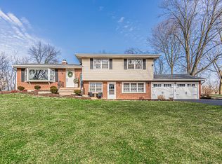 3N353 Loretta Dr, St Charles, IL 60175