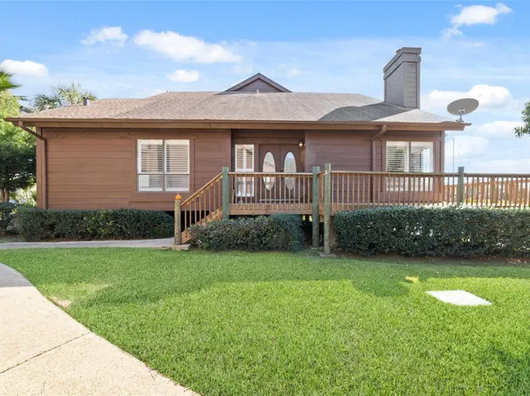 717 Davis Rd, League City, TX 77573