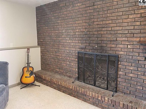 3rd image of 632 E Neal Ave