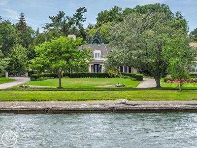 583 Lake Shore Rd, Grosse Pointe Shores, MI, 48236