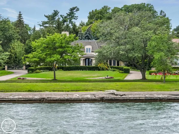 583 Lake Shore Rd, Grosse Pointe Shores, MI 48236