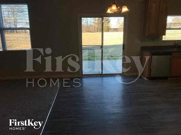 3 bed, 2.5 bath, 2963 sqft, $2,815 — Photo 2