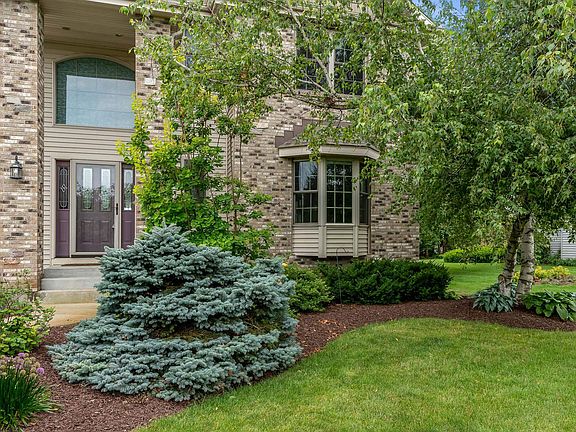 3rd image of 245 Glen Abbey Dr
