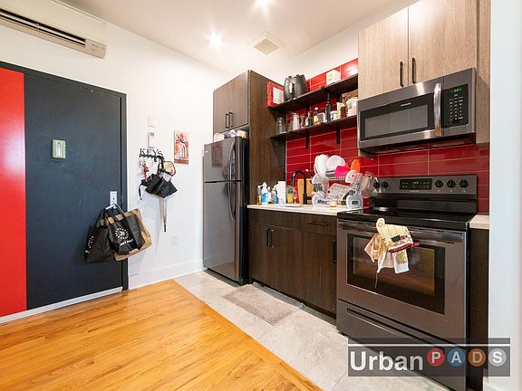 2nd image of 930 De Kalb Ave #405