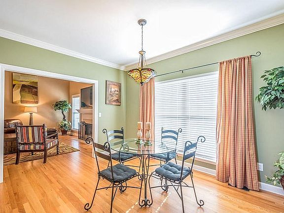 4th image of 230 Candice Dr NE