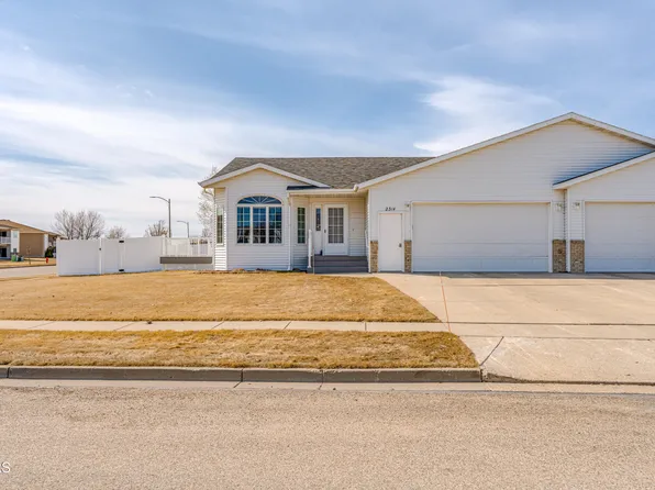 2314 Santa Barbara Dr, Bismarck, ND 58504