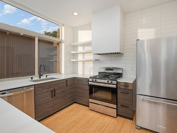 5th image of 206 22nd Ave #C