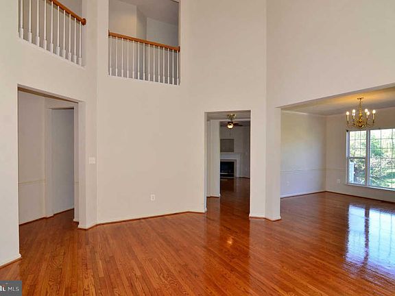 4th image of 43020 Hedgeapple Ct