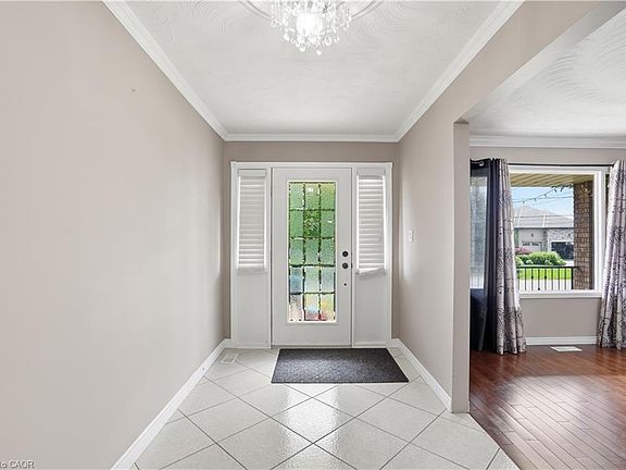 5th image of 111 Aubrey Ave