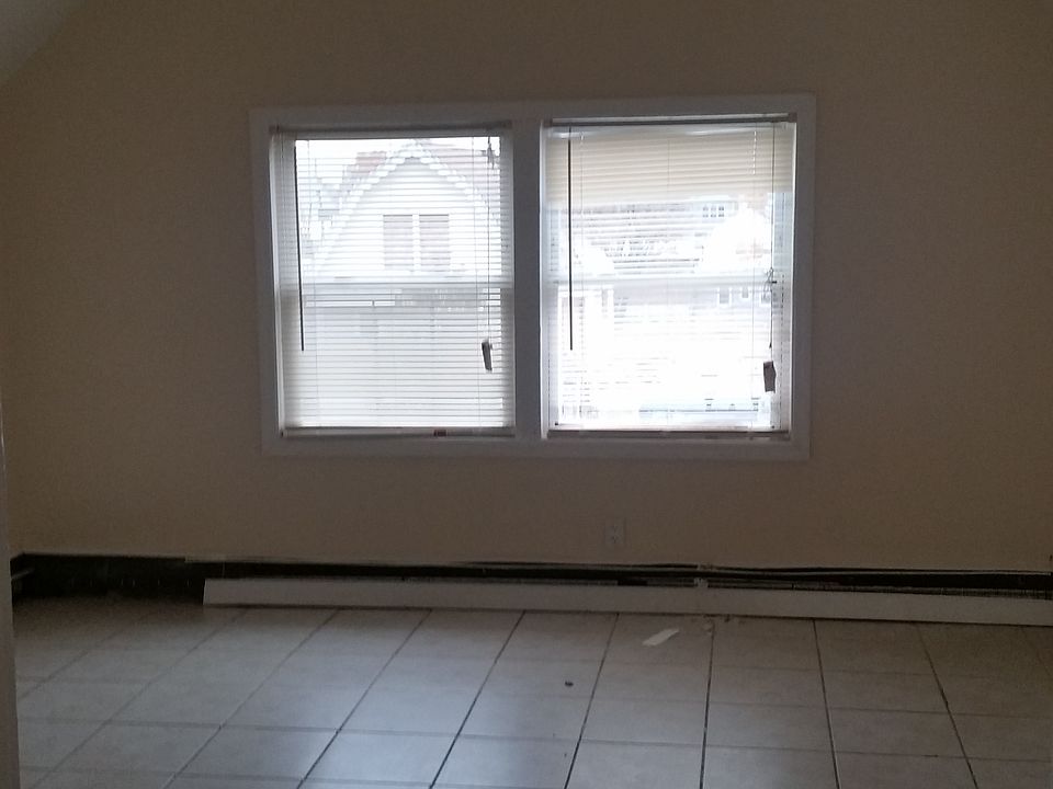 2nd image of 662 Mount Prospect Ave #3
